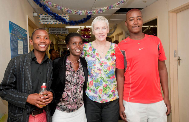 Annie Lennox pays tribute to Nelson Mandela during visit to South Africa
