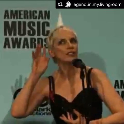 Eight years ago I was presented with the Award of Merit at the American Music Awards.. Obviously I was starting to feel old then…😬