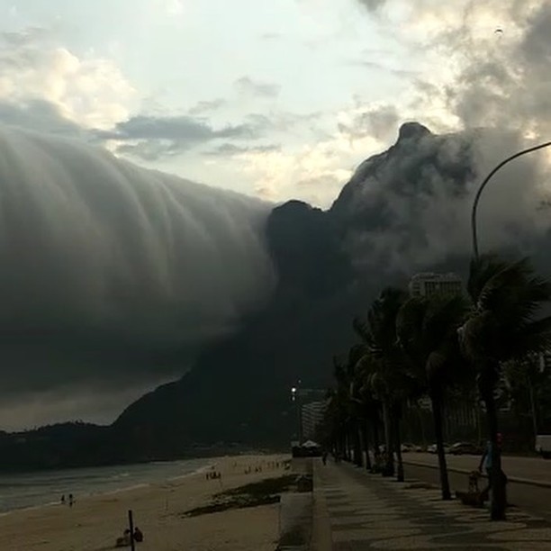 Ipanema beach Rio de Janiero Brazil a couple of days ago.. courtesy of my friend who lives in the district… What kinda name d’ya call THAT cloud? #amazonia